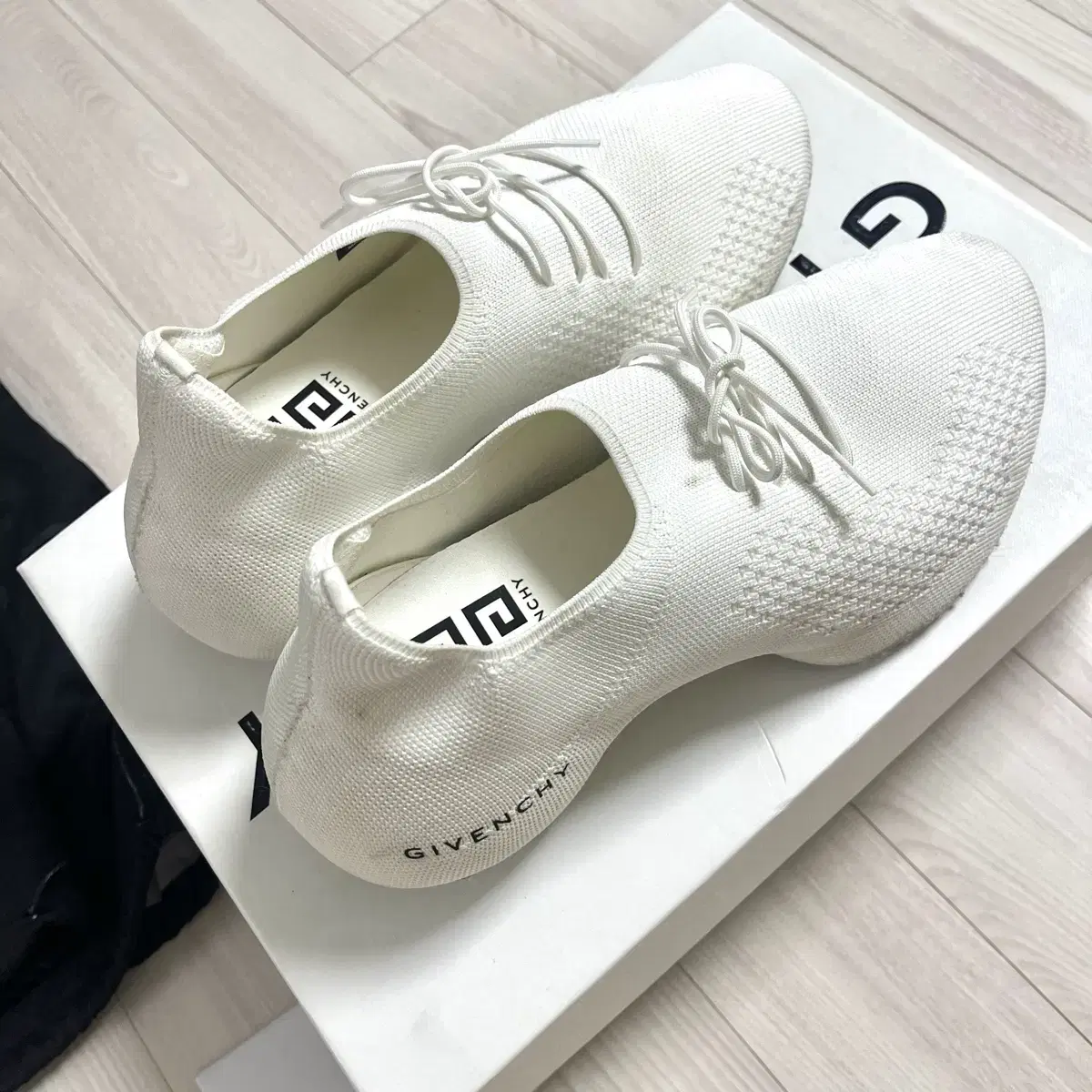 지방시 스니커즈 36사이즈 TK-360 Knit Sneakers